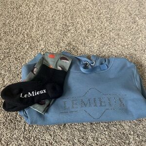 Lemieux ice blue cropped hoodie & hedgehog socks